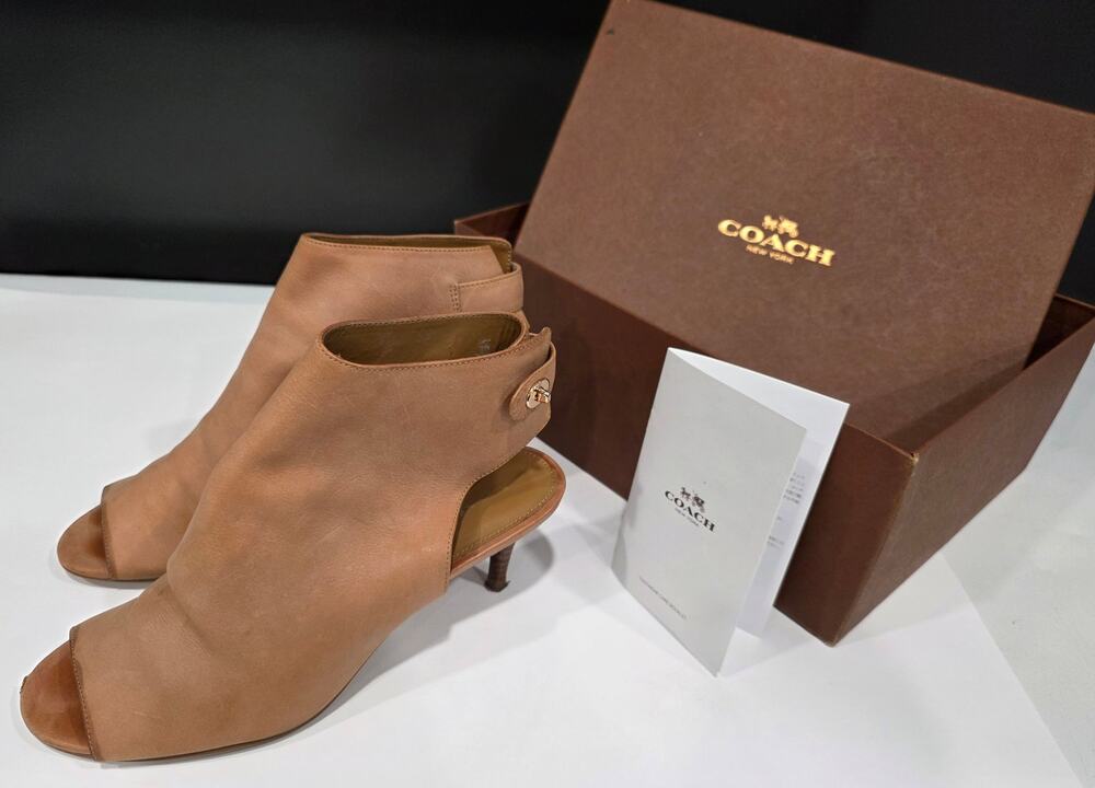 Coach Marietta A9334 Tan Leather Peep Toe Turnlock Booties Heels 8B Box